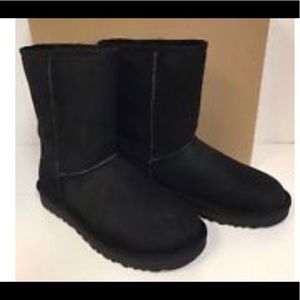 Black short uggs